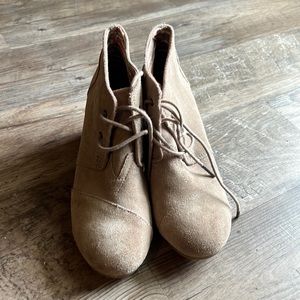 Toms leather wedge booties